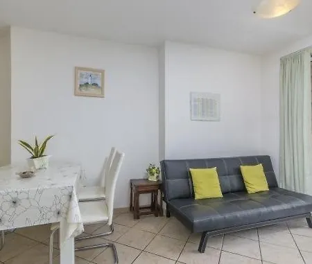 Apartment In With Terrace, Air Condition, Wifi, Washing Machine Rovinj