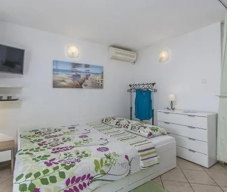 Apartment In With Terrace, Air Condition, Wifi, Washing Machine Rovinj