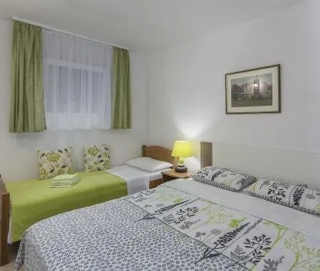 In With Terrace, Air Condition, Wifi, Washing Machine Apartment *