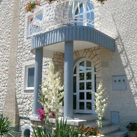 In With Terrace, Air Condition, Wifi, Washing Machine Apartment *