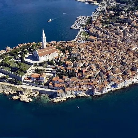 Apartment In With Terrace, Air Condition, Wifi, Washing Machine Rovinj