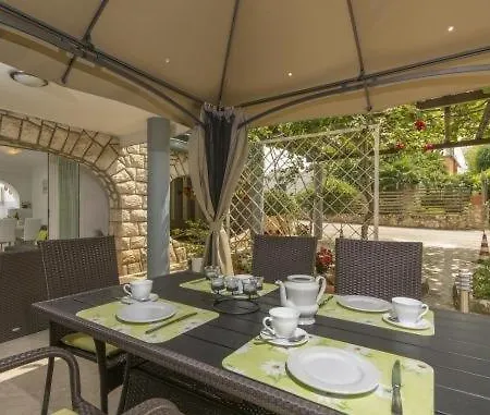 In With Terrace, Air Condition, Wifi, Washing Machine Apartment Rovinj